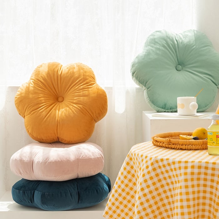 Tips for Choosing the Right Throw Pillow