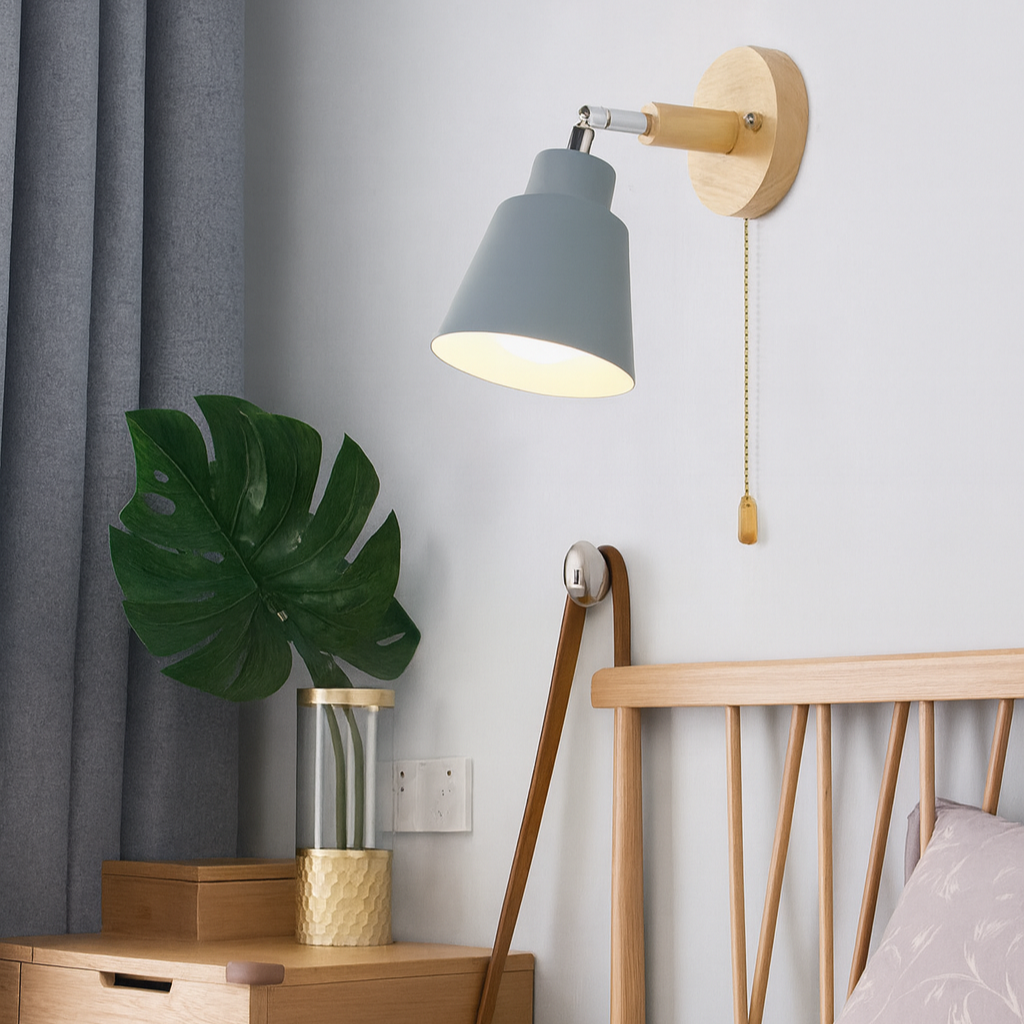 Collin Rotating Wall Sconce with painted metal shade, wood backplate Ø4.72 in, 180° adjustable arm and gold-tone pull chain