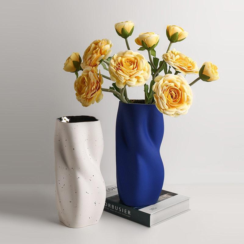 Kaufen Sie die feinste Auswahl an Blumenvasen aus gedrehter Keramik online – Letifly Lights & Decor