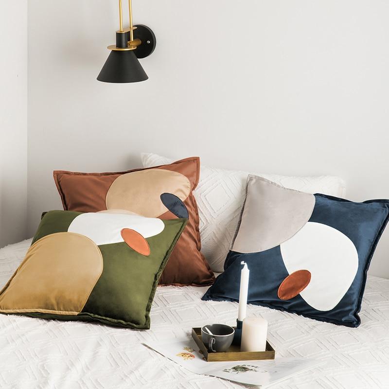 6 Ways to Match Throw Pillow Covers With Your Home Decor