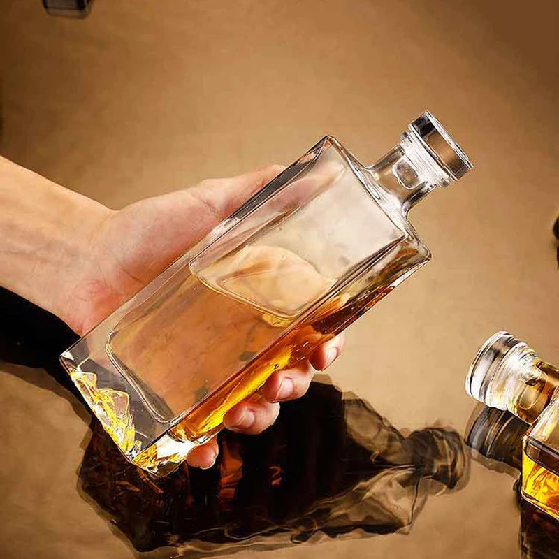 Crystal decanter whiskey airtight elegant durable barware