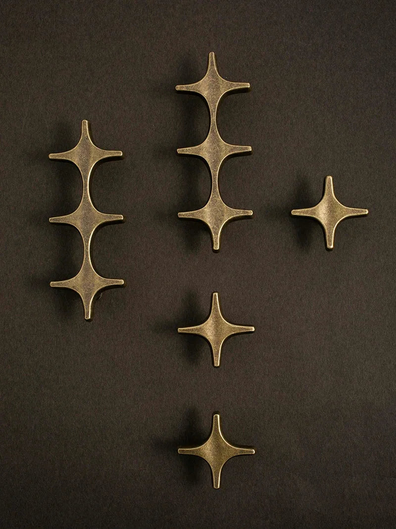 The Crossbeam Brass Knobs Antique brass star-shaped cabinet knobs 1-star and 3-star Nordic hardware