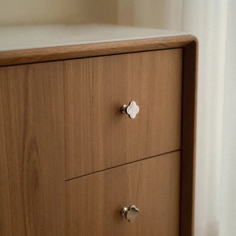 Letifly Lights & Decor - Clover Brass Cabinet Knob - Four-lobed clover-shaped brass cabinet knob with polished metallic finish