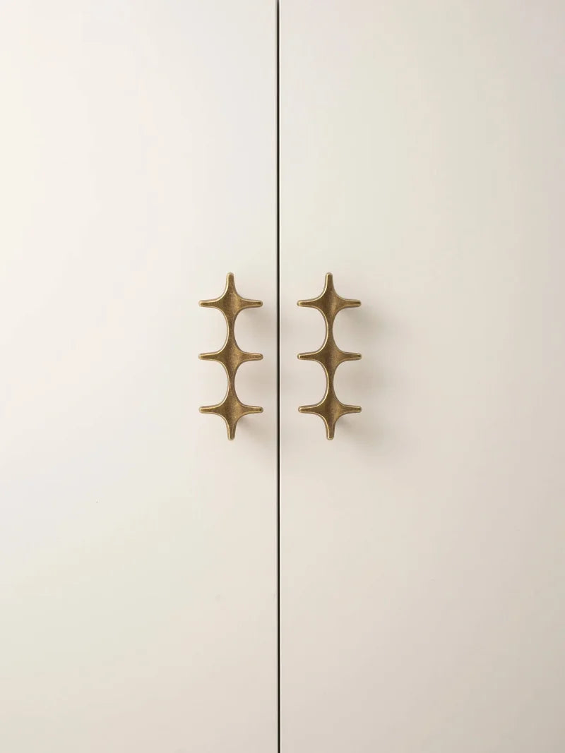 The Crossbeam Brass Knobs Antique brass star-shaped cabinet knobs 1-star and 3-star Nordic hardware