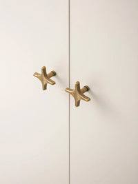 The Crossbeam Brass Knobs Antique brass star-shaped cabinet knobs 1-star and 3-star Nordic hardware