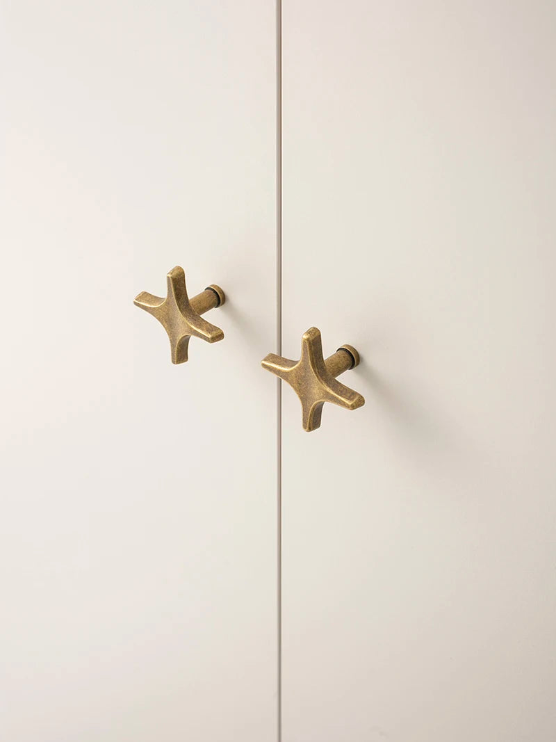 The Crossbeam Brass Knobs Antique brass star-shaped cabinet knobs 1-star and 3-star Nordic hardware