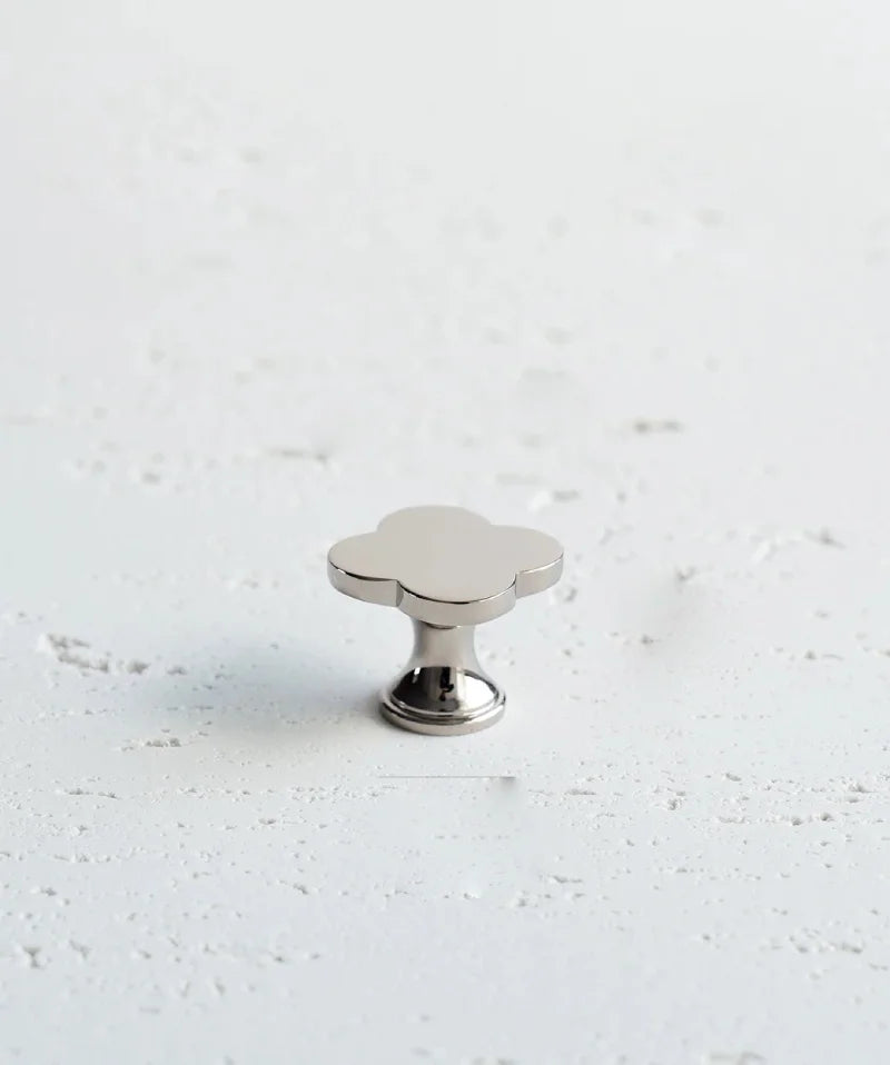 Letifly Lights & Decor - Clover Brass Cabinet Knob - Four-lobed clover-shaped brass cabinet knob with polished metallic finish