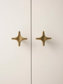 The Crossbeam Brass Knobs Antique brass star-shaped cabinet knobs 1-star and 3-star Nordic hardware