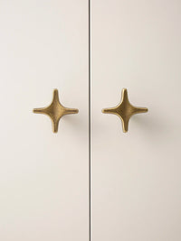 The Crossbeam Brass Knobs Antique brass star-shaped cabinet knobs 1-star and 3-star Nordic hardware