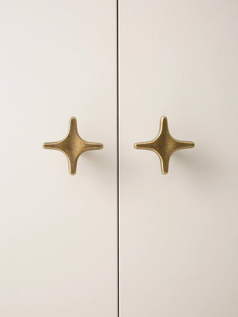The Crossbeam Brass Knobs Antique brass star-shaped cabinet knobs 1-star and 3-star Nordic hardware