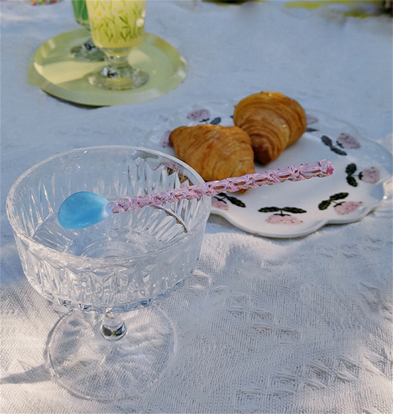 https://www.letifly.com/cdn/shop/files/decorative-long-handle-ice-cream-dessert-yogurt-spoon-stained-glass-milk-coffee-cocktail-stirring-spoon-for-wedding-birthday-39_800x.png?v=1684875327