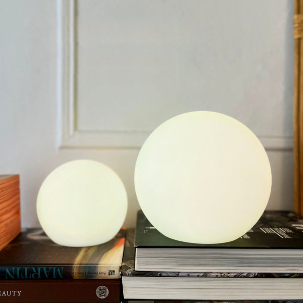 https://www.letifly.com/cdn/shop/files/moon-cordless-led-table-lamp-with-rechargeable-batteries-5-lamps-2_600x.jpg?v=1701104588