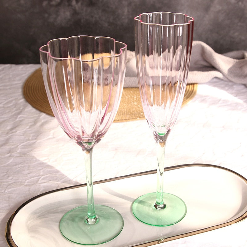 Discover Elegance: Tulipan Petal Wine Glasses in Stunning Pink and Green