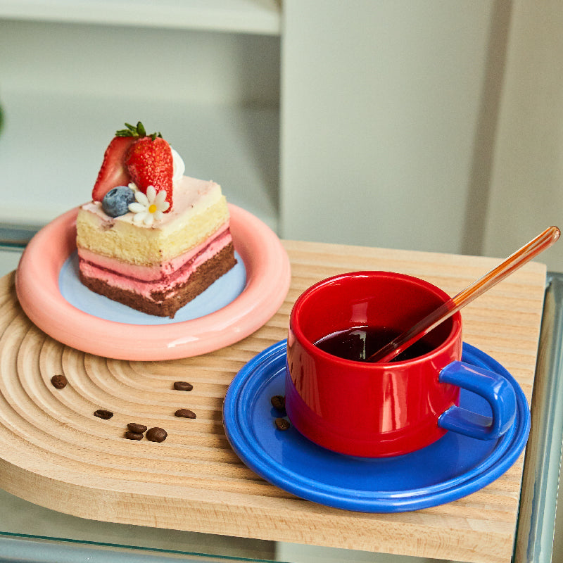Sets of Kitchenware in Ceramic Cups and Saucers for Tea Cups and Coffee Cups finnish design