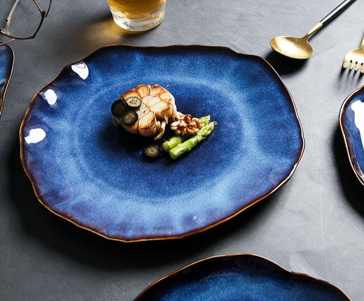 abstract rough edges cat-eye pattern blue glazed ceramic plate