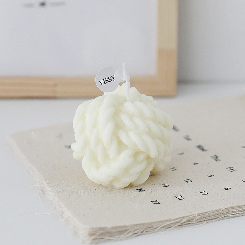 Bougie décorative texturée à nœud en laine
