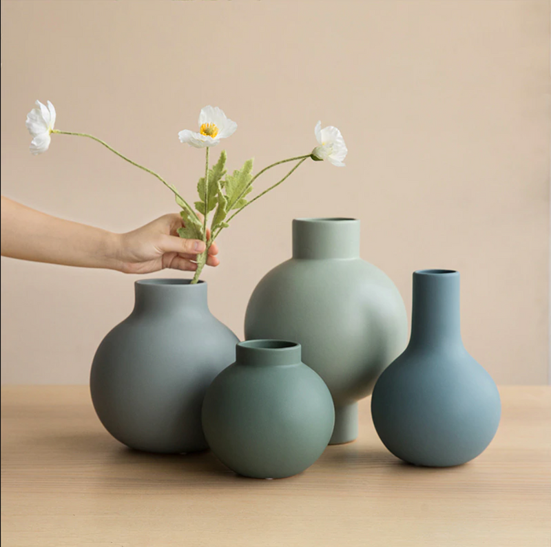 round with flat base Ceramic & Porcelain vase set