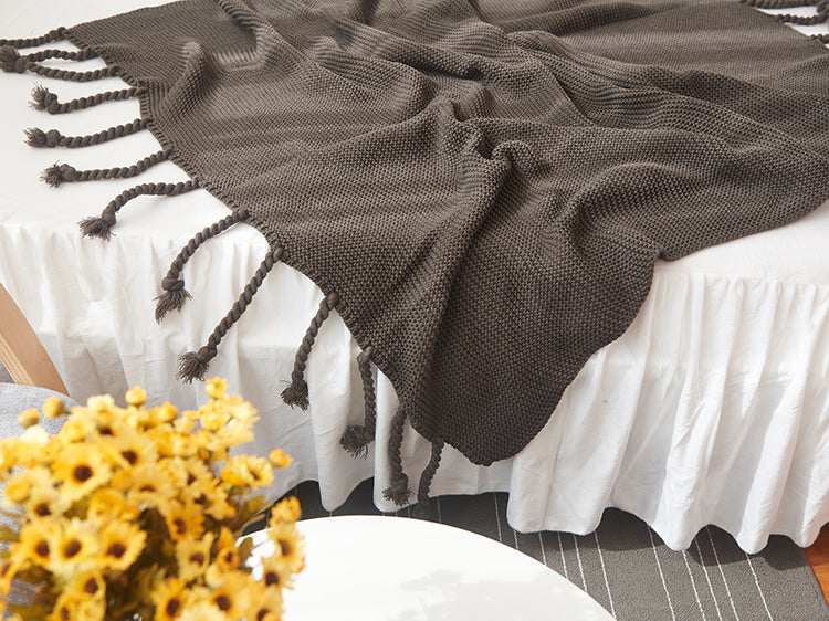 rectangle plaid knitted blanket with tassel