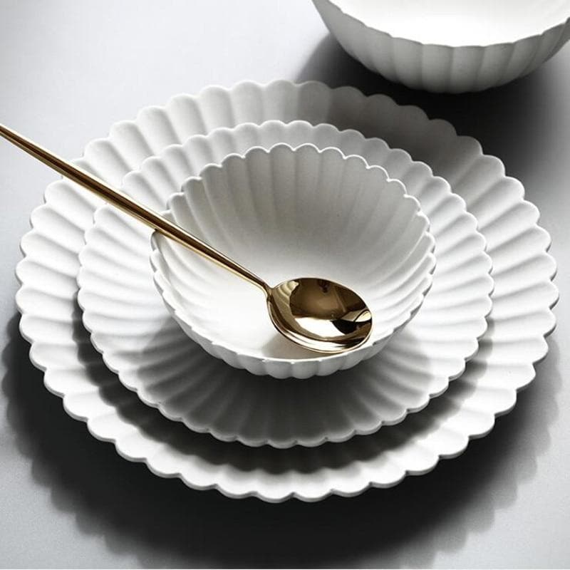 round scalloped edge  white dinnerware set
