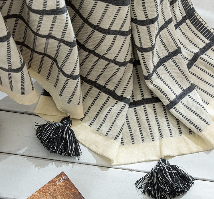 Soft and Warm Geometric Tassel Edges Cotton Throw Blanket