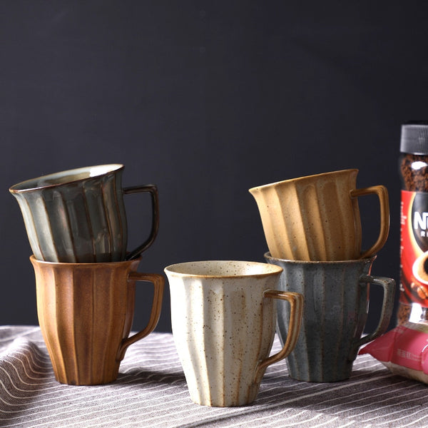 Tasses et mugs en poterie japonaise